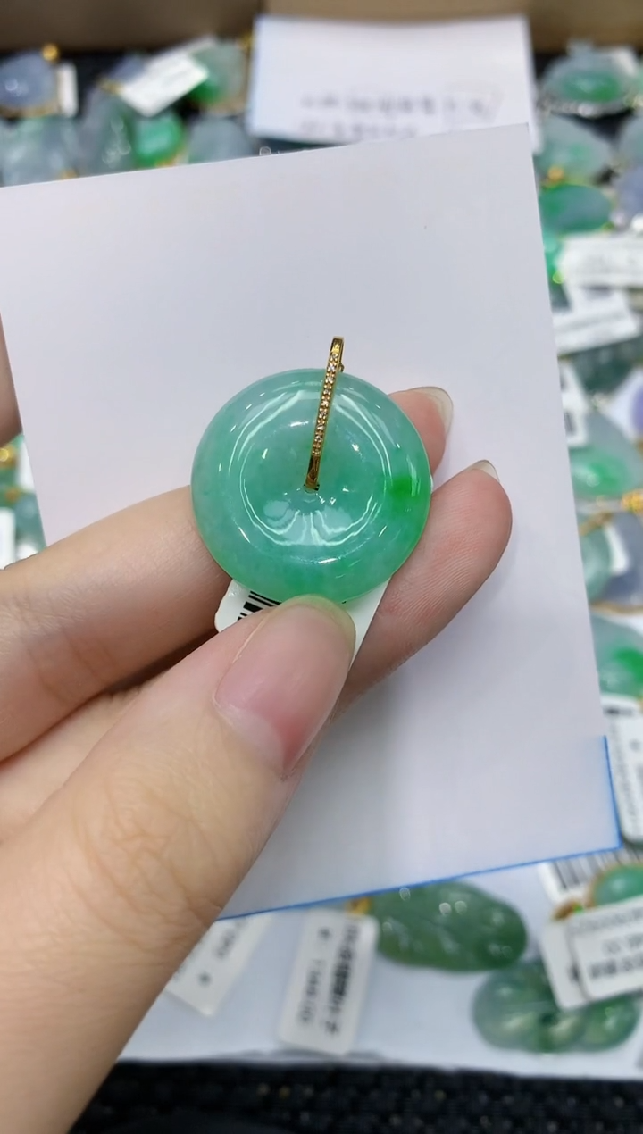 翡翠18K金镶嵌颈饰111111111111