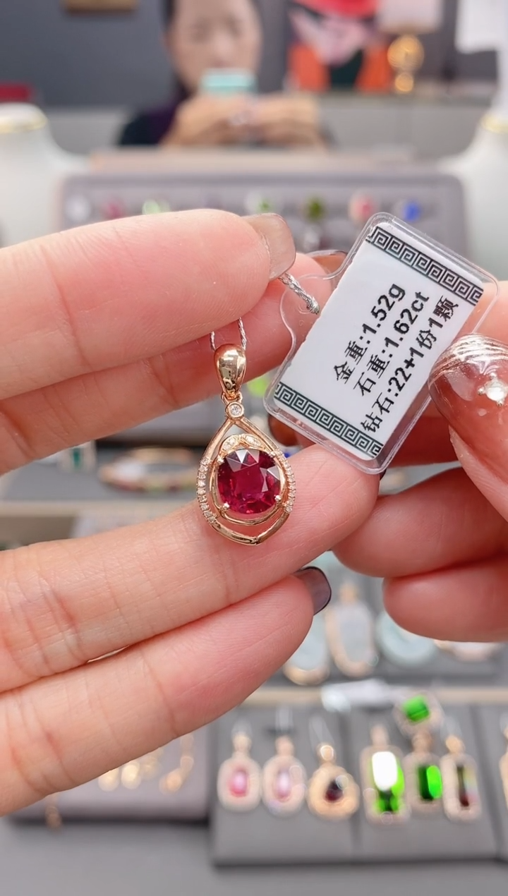 颈饰18K金镶嵌碧玺1.62