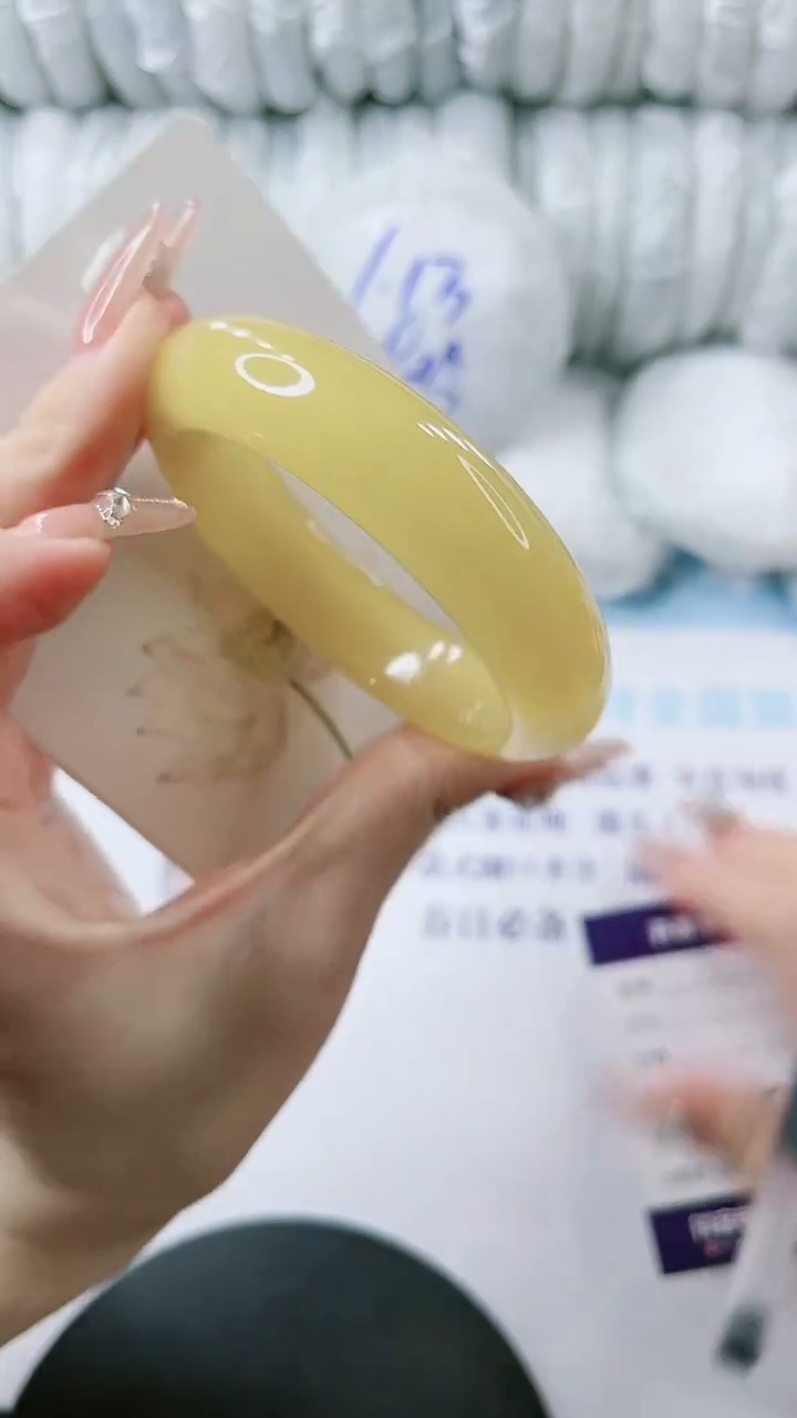 【闪购商品】石英质玉手镯未镶嵌多样性发货L225