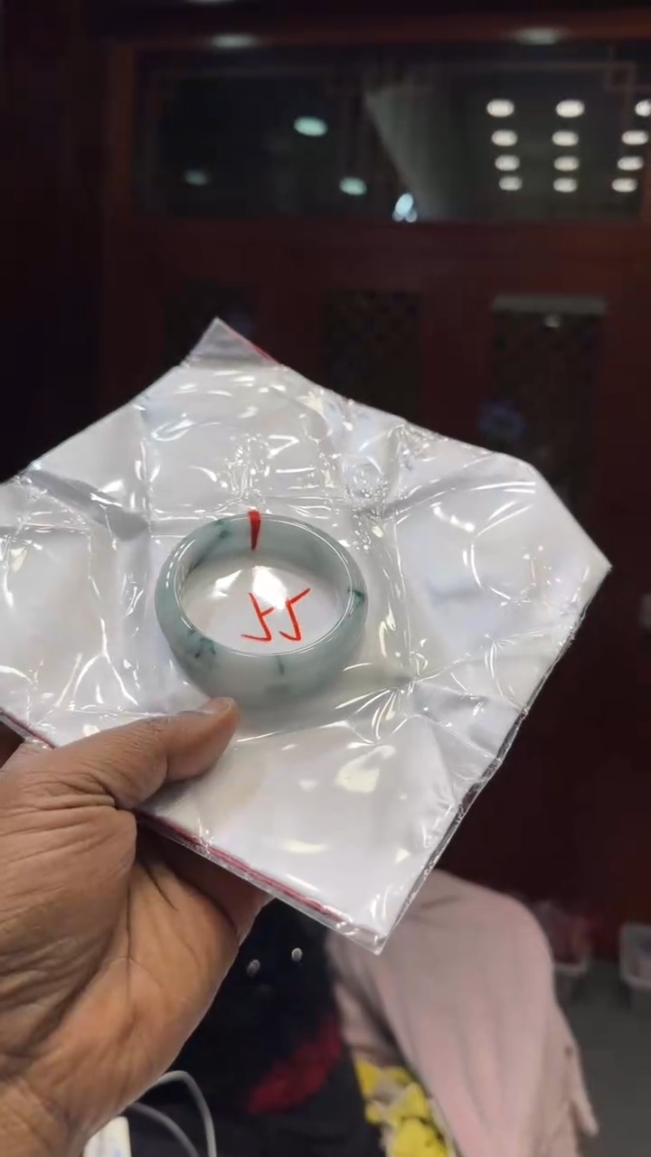 【闪购商品】翡翠手镯未镶嵌手镯