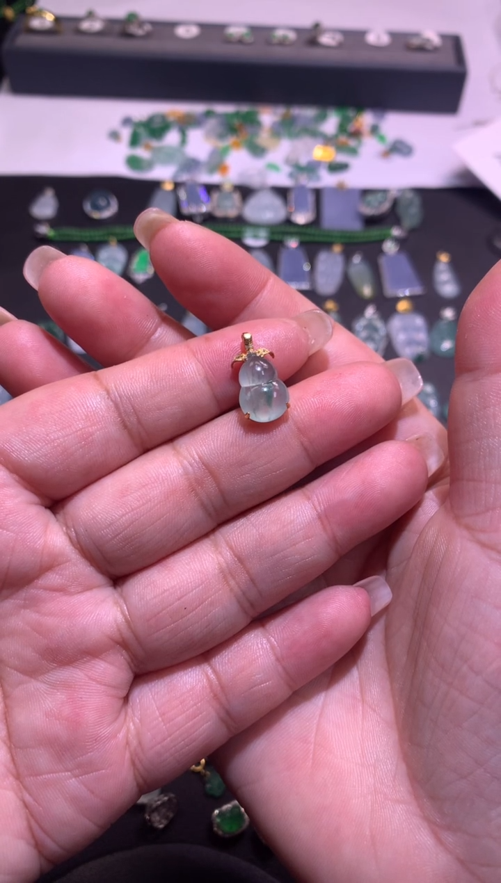 【闪购商品】翡翠吊坠(不含链)18K金镶嵌1