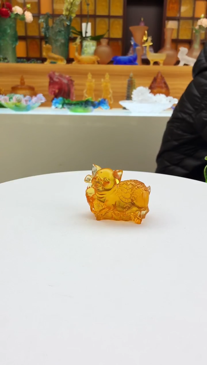 手工艺品琉璃人参福猪琥珀色