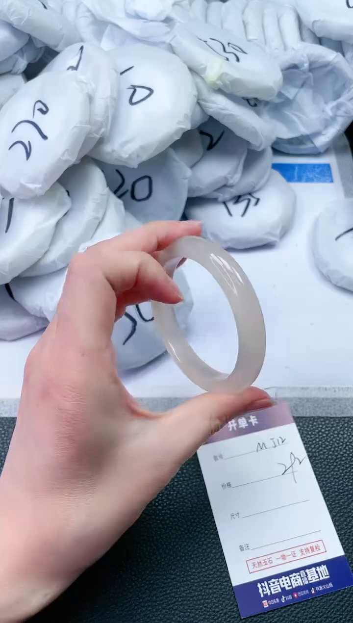 【闪购商品】石英质玉手镯未镶嵌M512