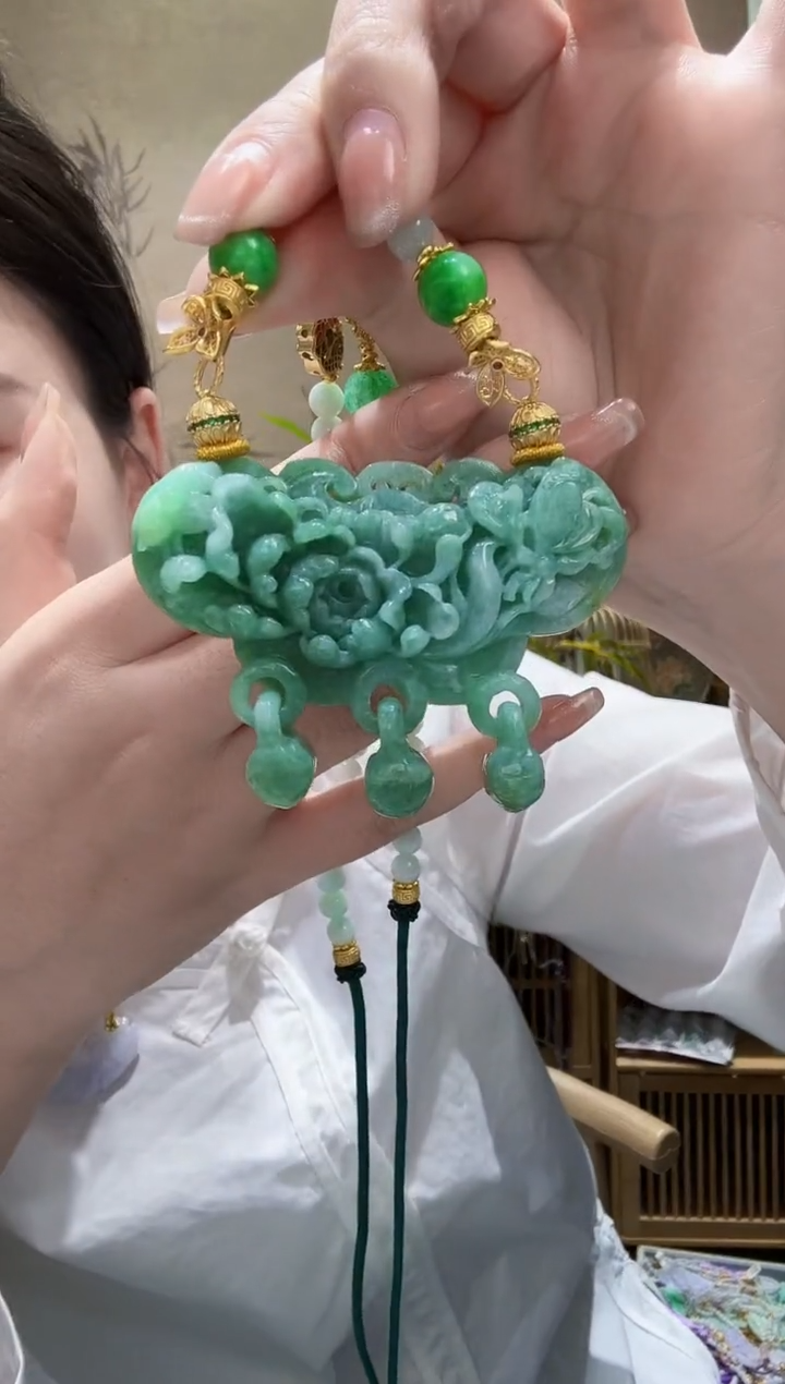 翡翠未镶嵌颈饰吊坠