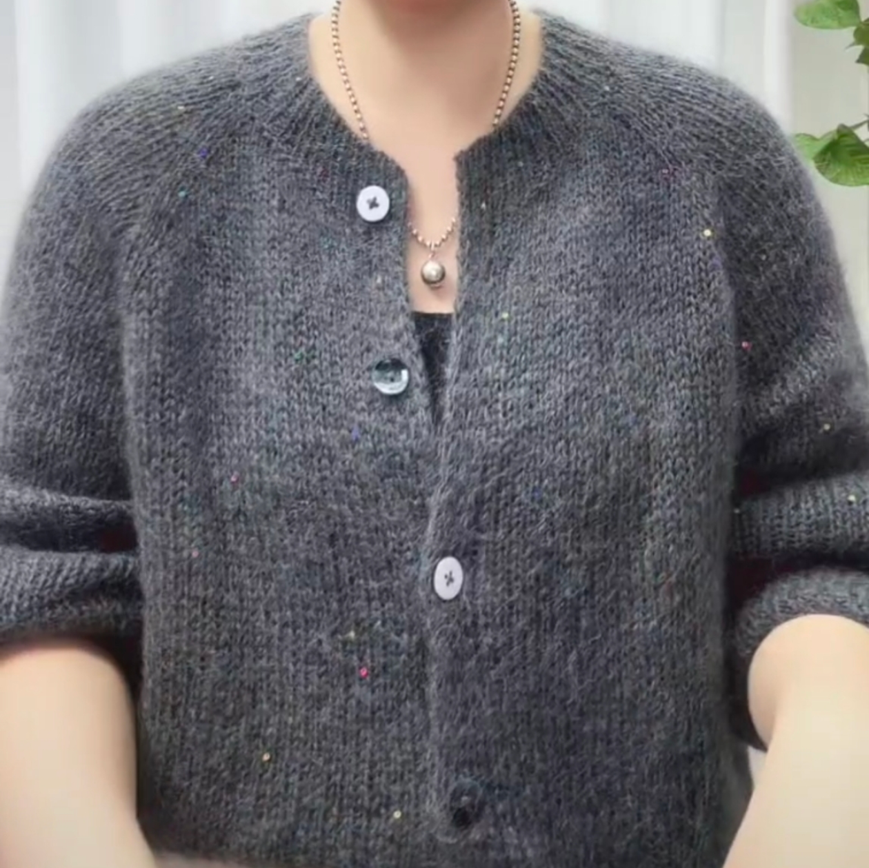 七彩羊毛马海线 （一份50克）送套头和开衫两款教程