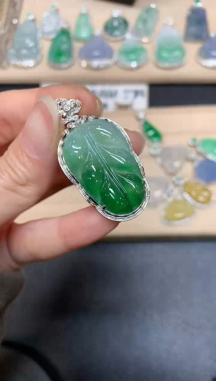 【闪购商品】翡翠颈饰18K金镶嵌树叶【无服务费