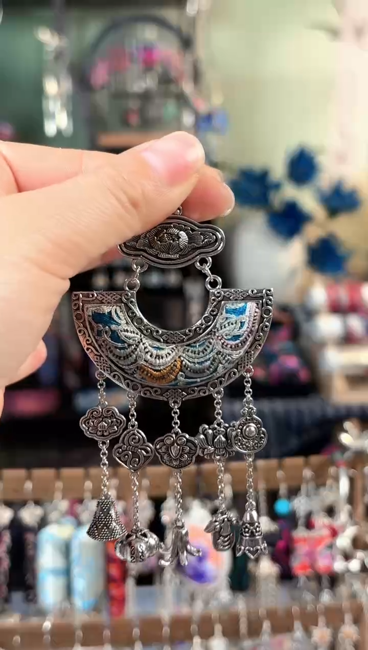 彩云南阁非遗老绣饰品518*