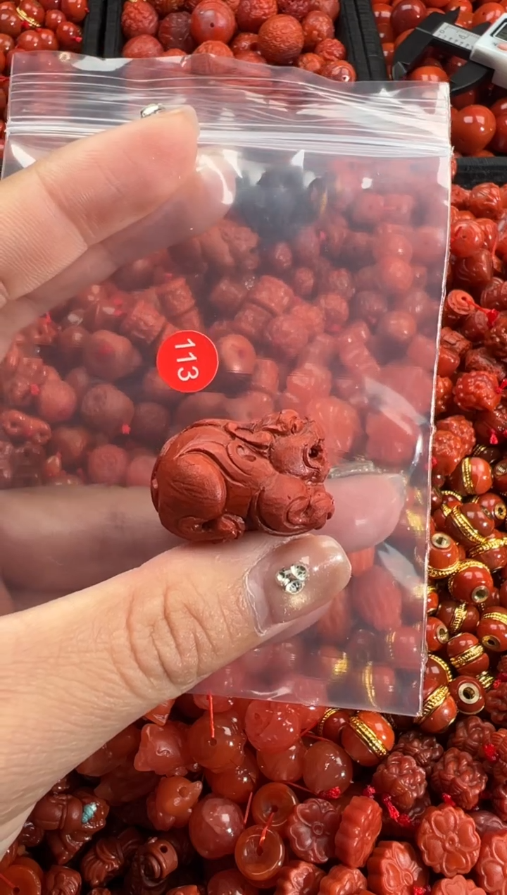 南红玛瑙未镶嵌颈饰2