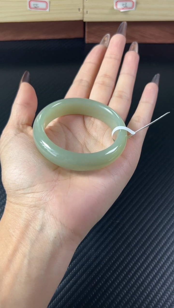 未镶嵌手镯和田玉且末近矿微色差 52j