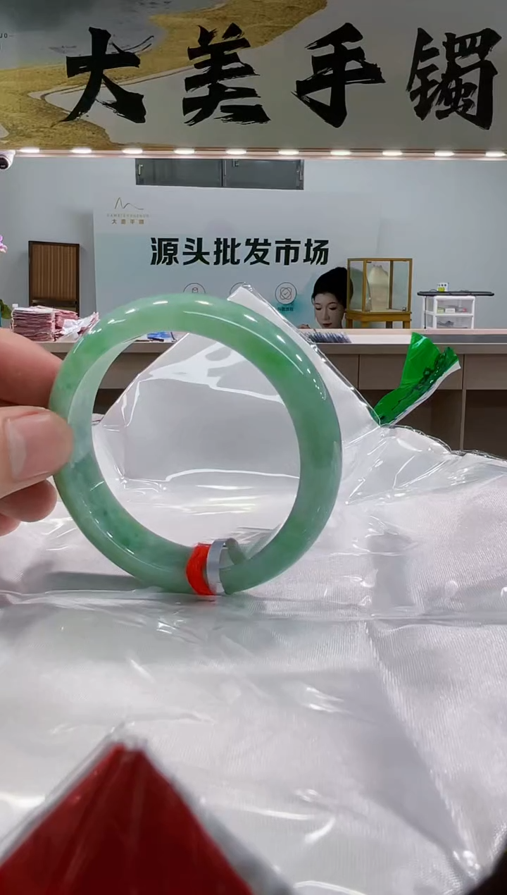 【闪购商品】翡翠手镯未镶嵌手镯