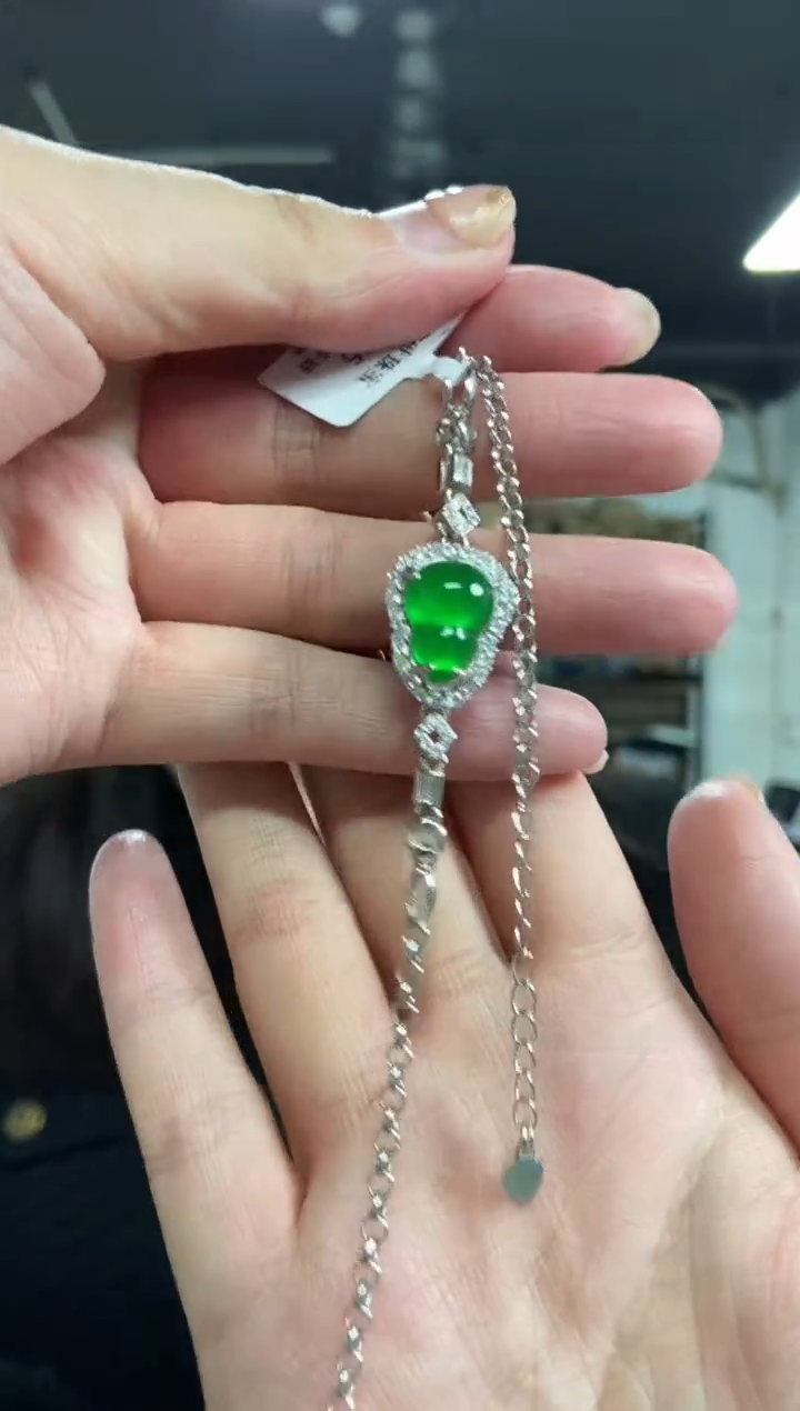 【闪购商品】翡翠手链未镶嵌多样性发其一颜色微差