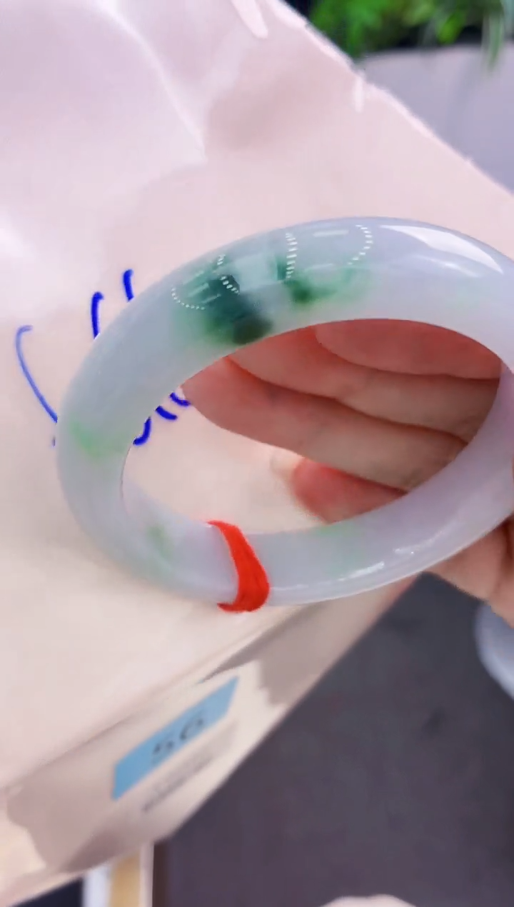 翡翠手镯未镶嵌翡翠手镯