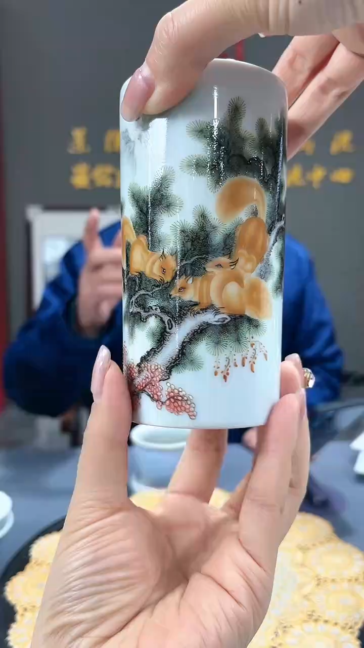【闪购商品】官窑瓷画院285官窑瓷画院松鼠笔筒