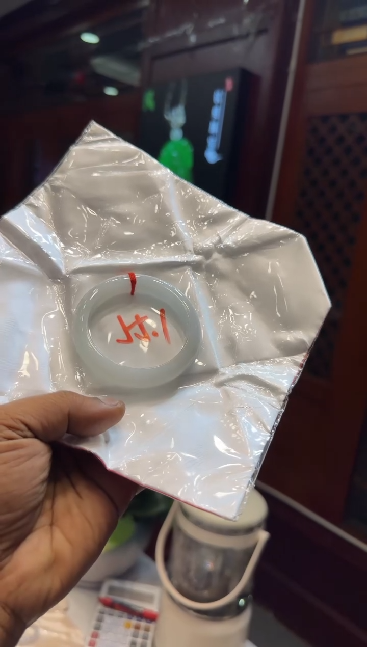 未镶嵌手镯翡翠手镯