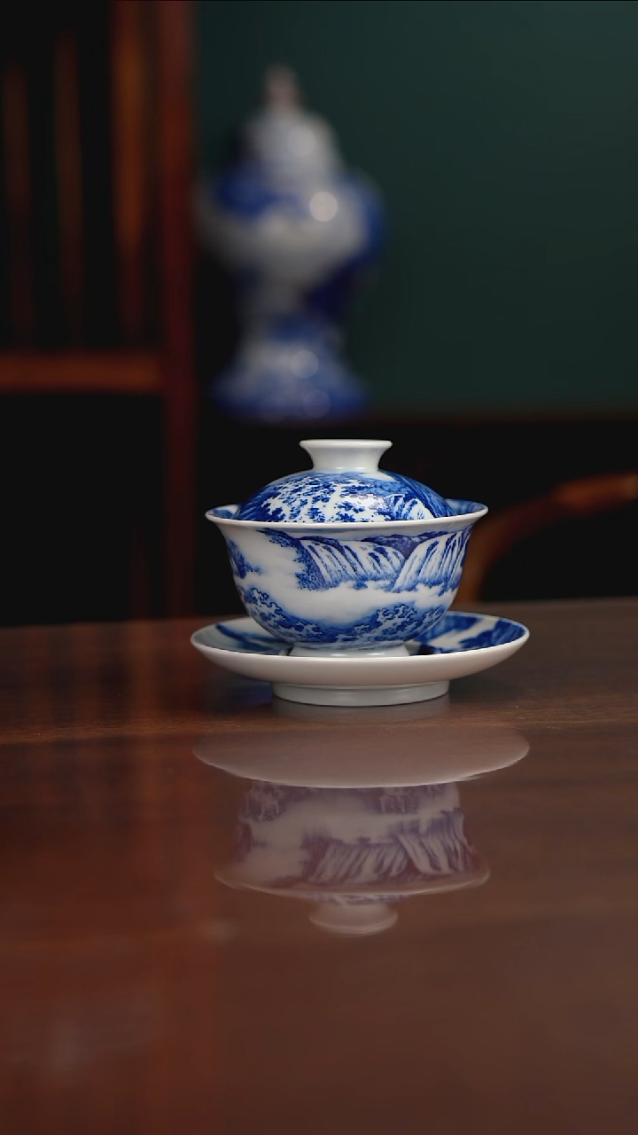 晓月窑青花山水盖碗