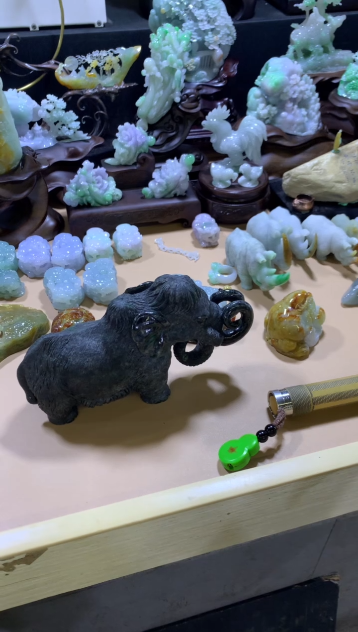 翡翠挂件未镶嵌用****7翡翠摆件