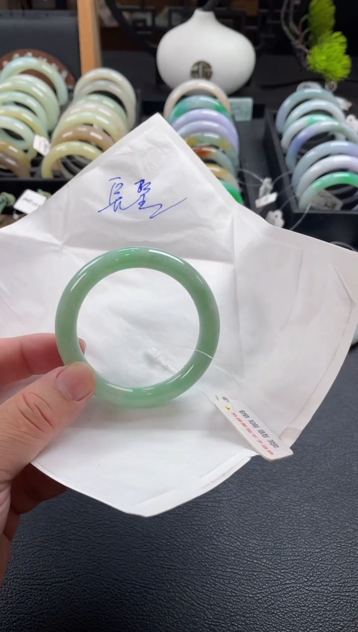【闪购商品】翡翠手镯未镶嵌有纹裂