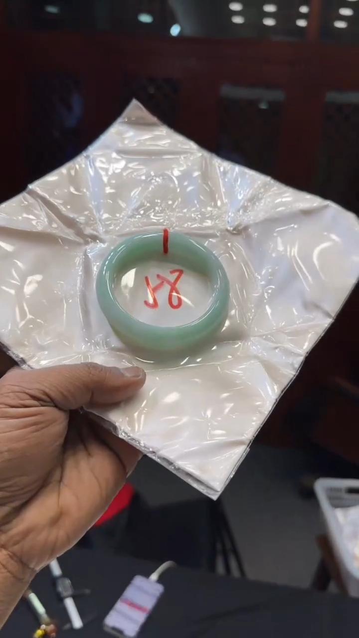 【闪购商品】翡翠手镯未镶嵌手镯