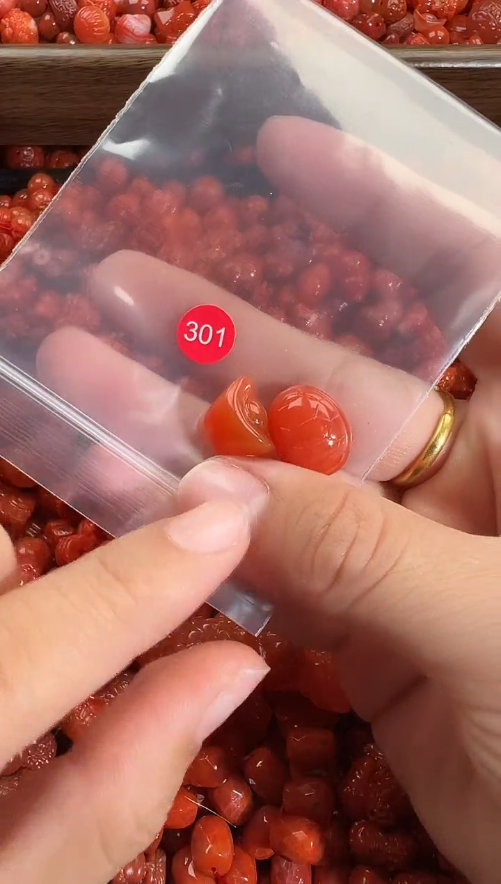 颈饰未镶嵌南红玛瑙1