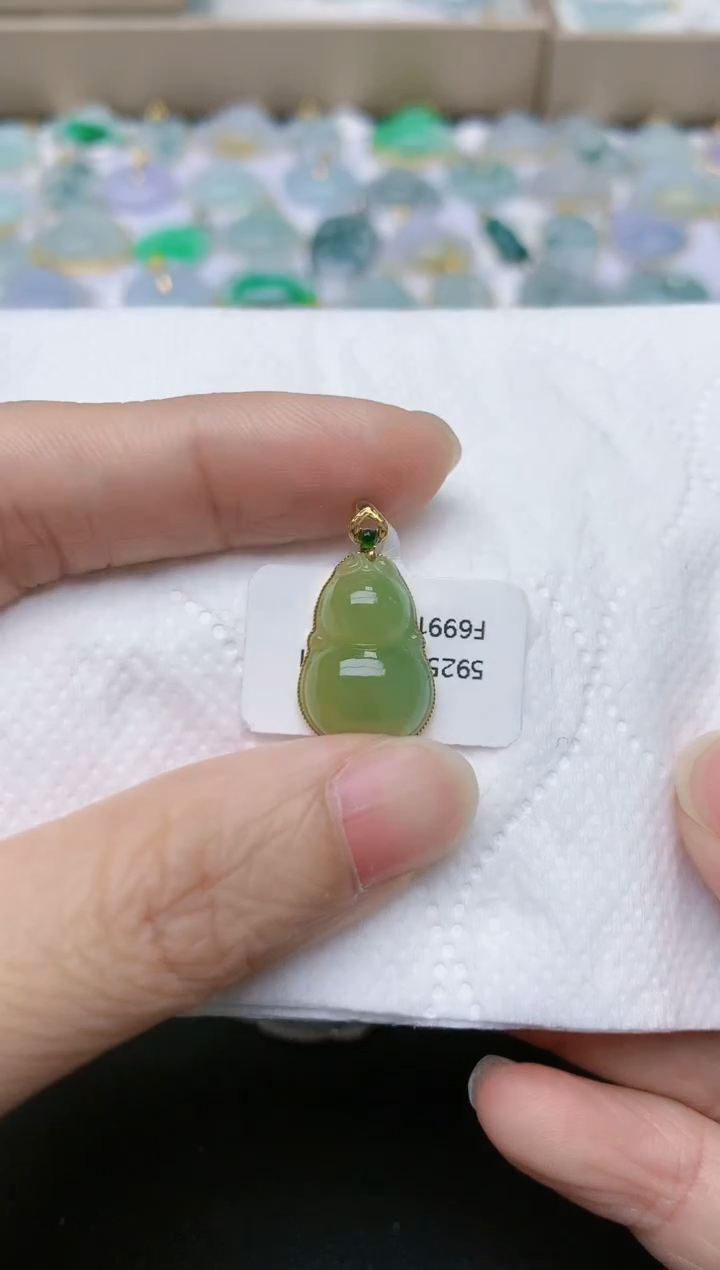 翡翠18K金镶嵌颈饰天然翡翠A货