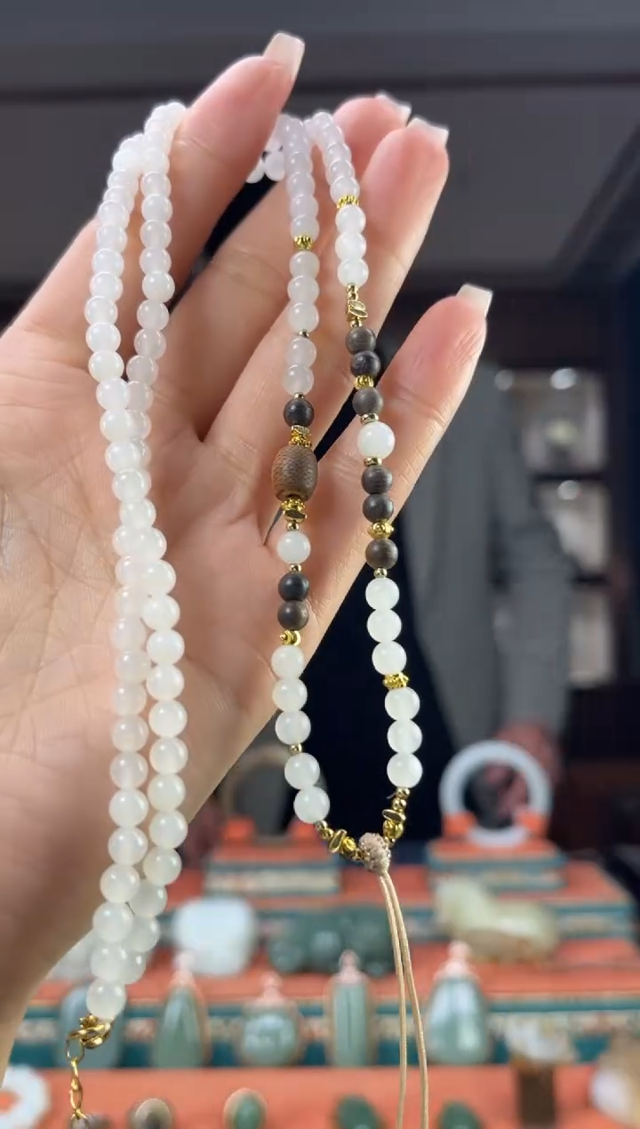 颈饰未镶嵌和田玉佩佩