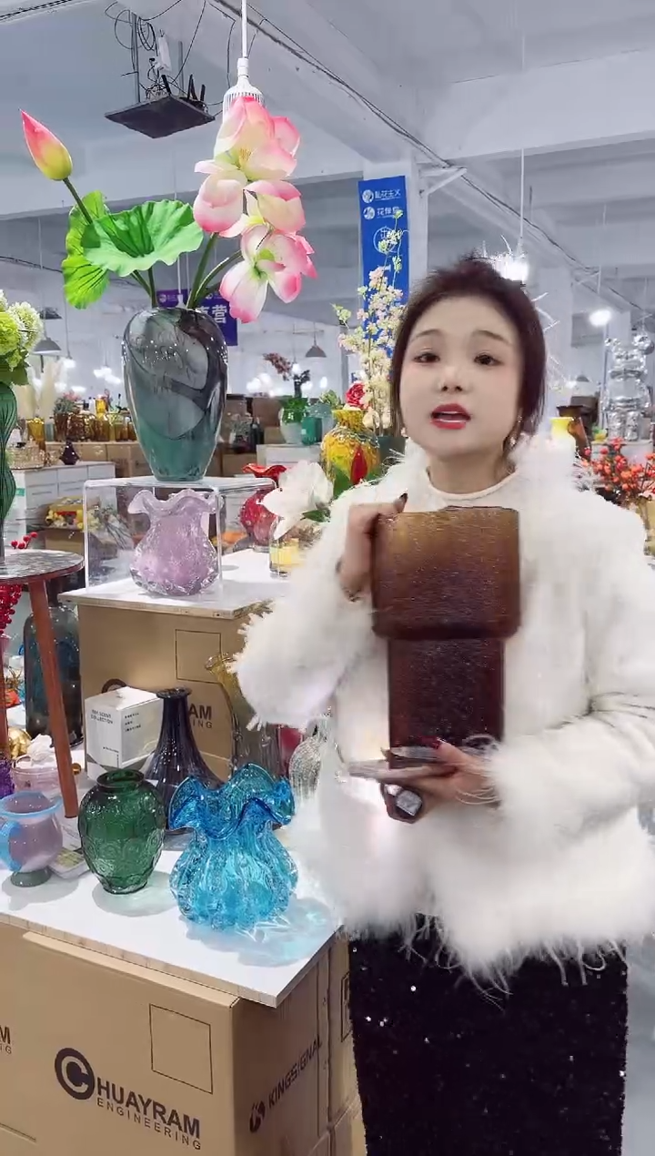 【闪购商品】玻璃私花花瓶微瑕-KVVY