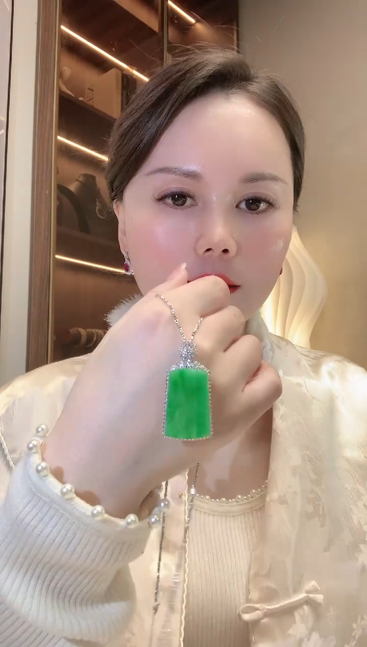 【闪购商品】翡翠吊坠(不含链)18K金镶嵌F55 