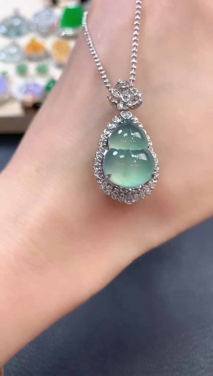 【闪购商品】翡翠吊坠(不含链)18K金镶嵌m15       