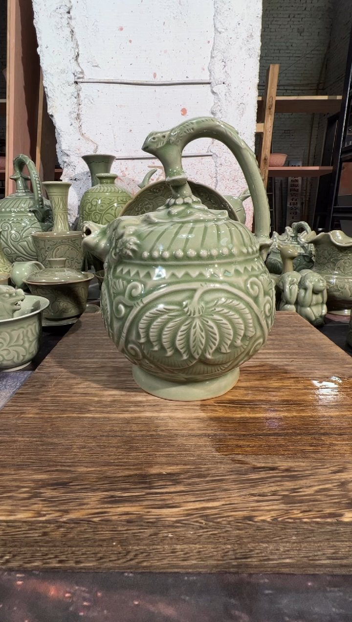 微瑕耀州窑倒流壶