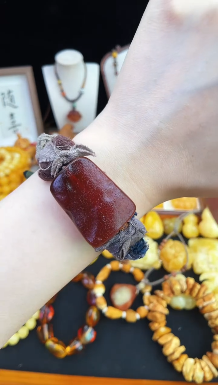 未镶嵌琥珀珠宝奇石柒月