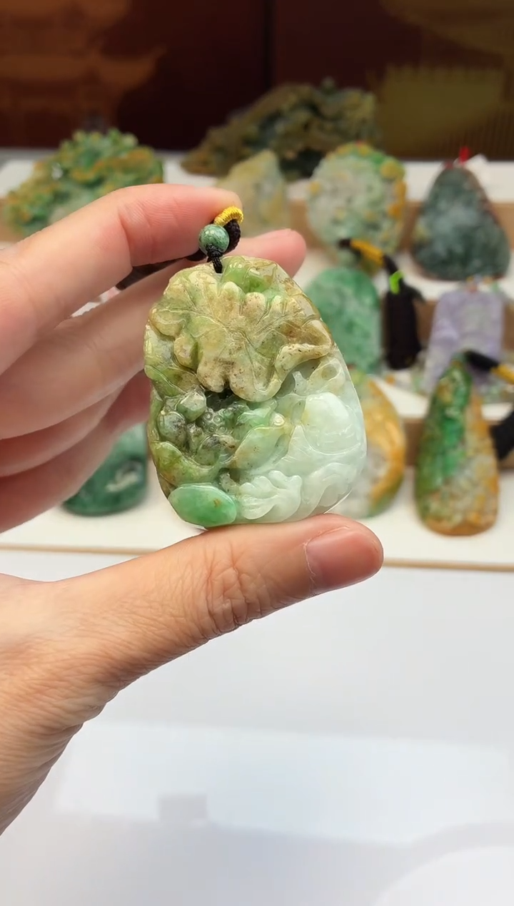 颈饰未镶嵌翡翠牌子