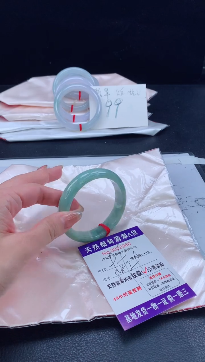 翡翠手镯未镶嵌翡翠手镯   完美者勿拍jj