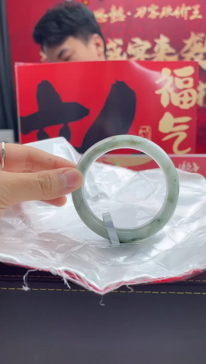 【闪购商品】翡翠手镯未镶嵌4翡翠手镯（微瑕）