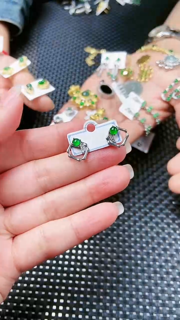 【闪购商品】翡翠耳饰未镶嵌1111111111