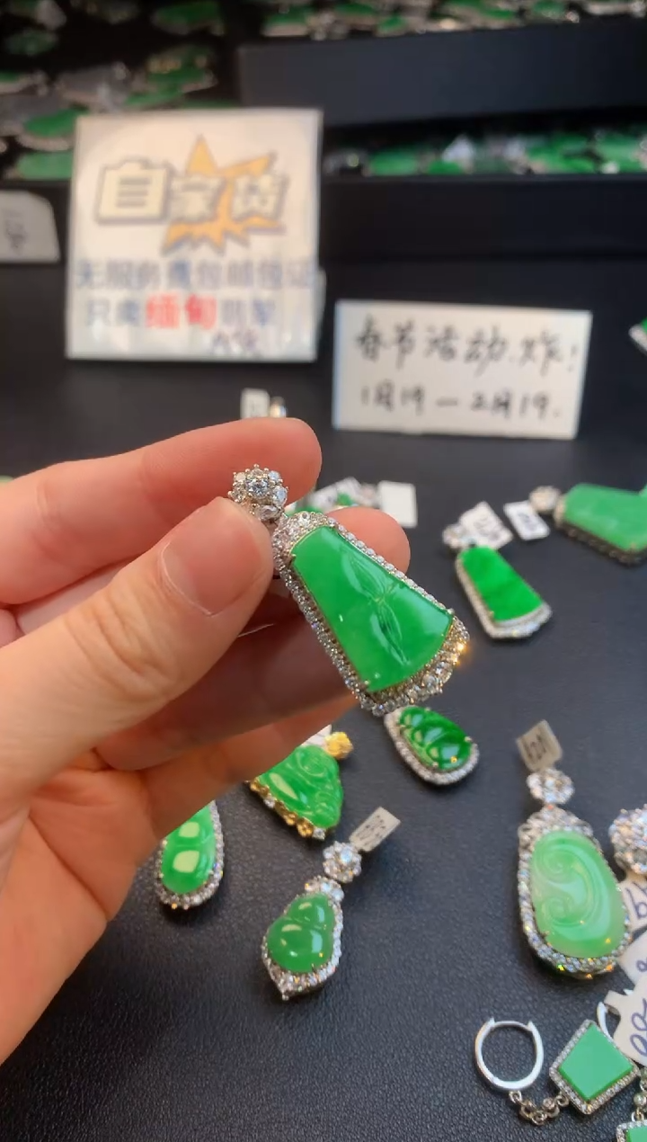 【闪购商品】翡翠颈饰银S925镶嵌翡翠