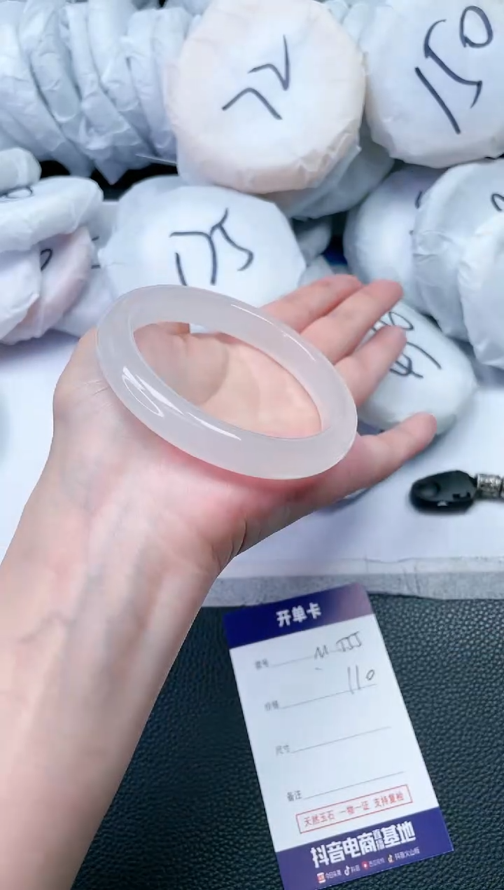 【闪购商品】石英质玉手镯未镶嵌M555