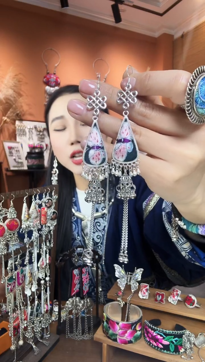 【闪购商品】刺绣纯手工民族风耳环