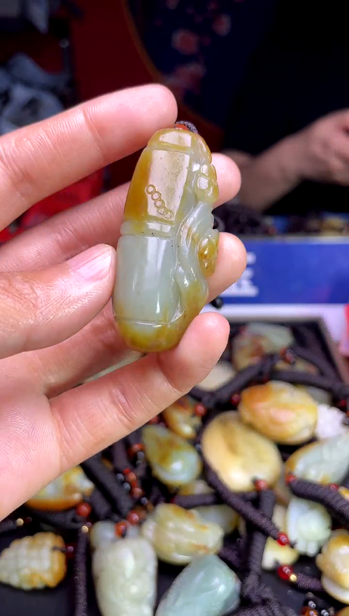 和田玉未镶嵌颈饰1