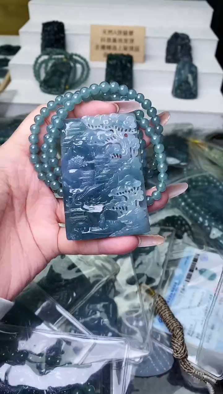 颈饰未镶嵌翡翠 