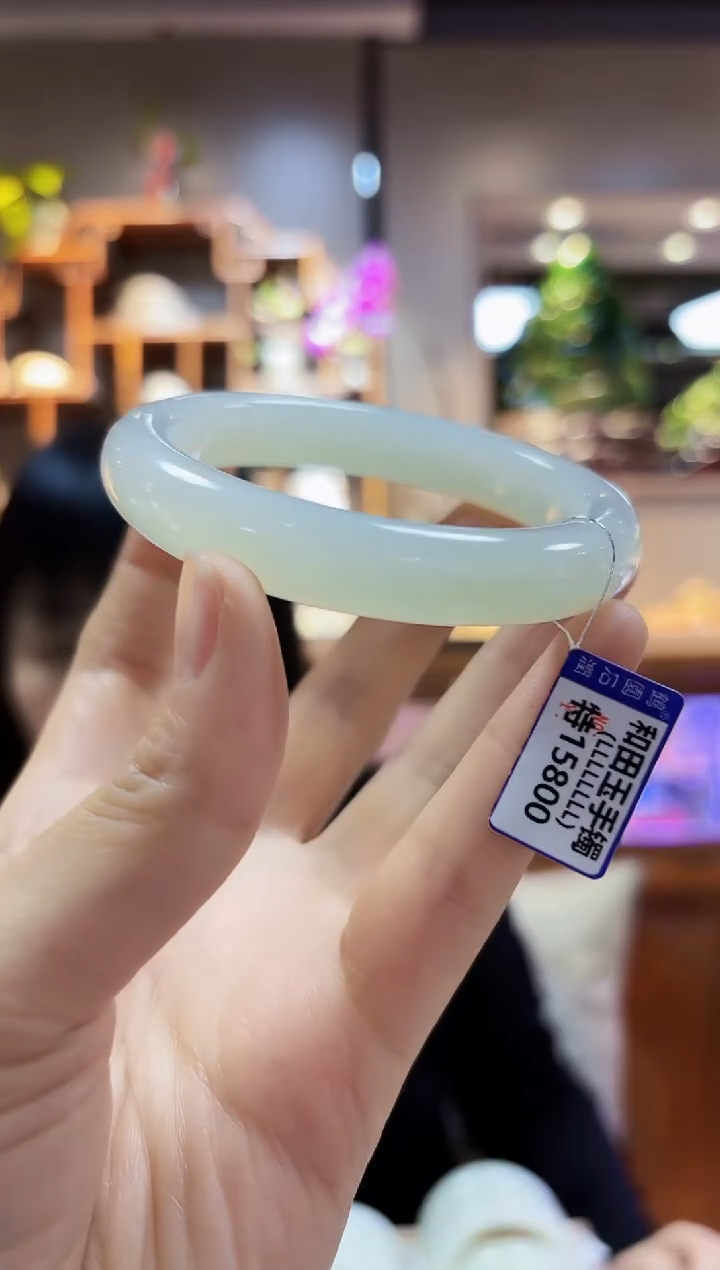 【闪购商品】和田玉手镯未镶嵌56