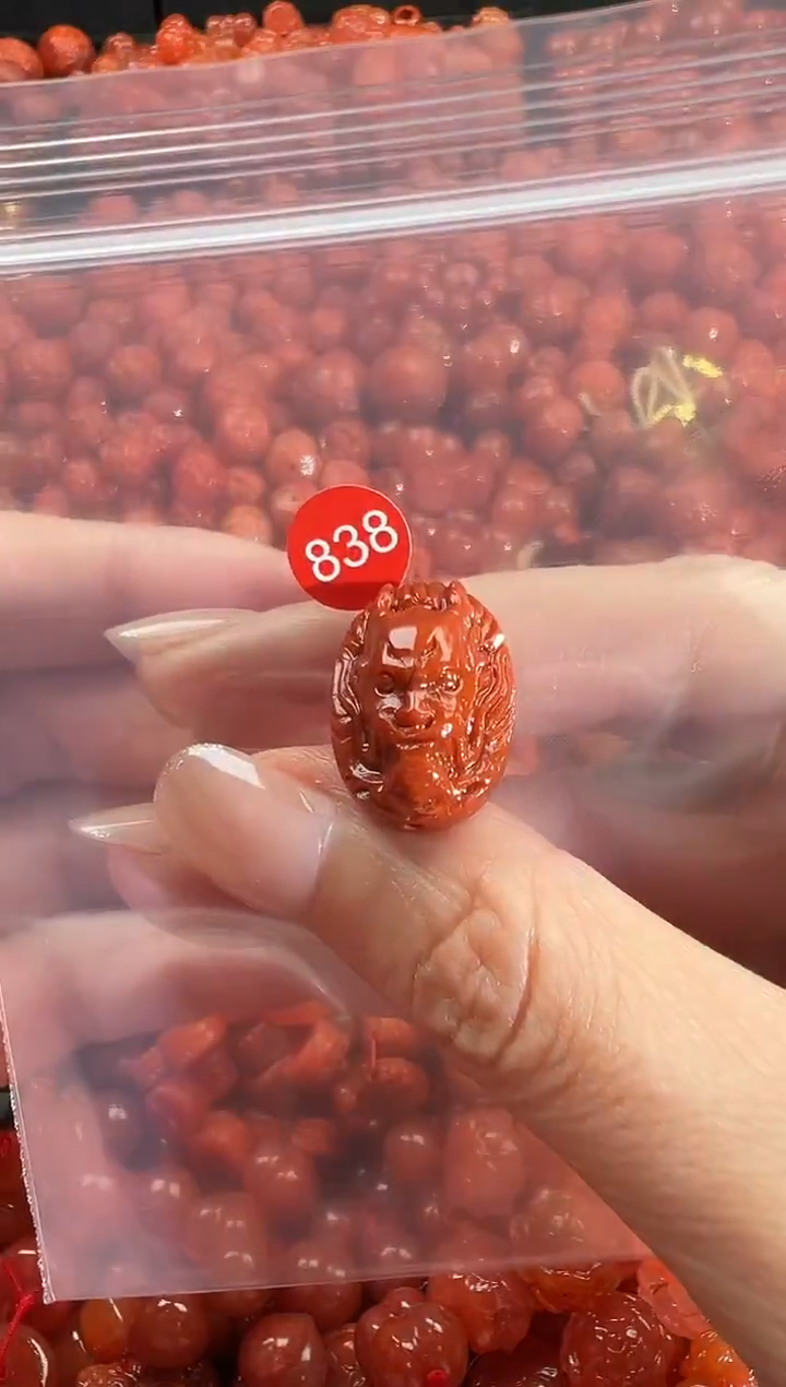 颈饰未镶嵌南红玛瑙1