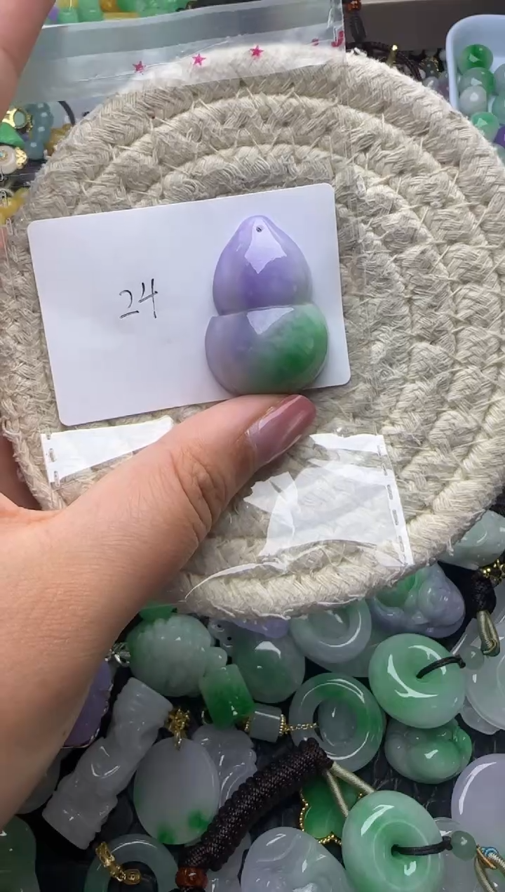 颈饰未镶嵌翡翠天然缅甸翡翠吊坠