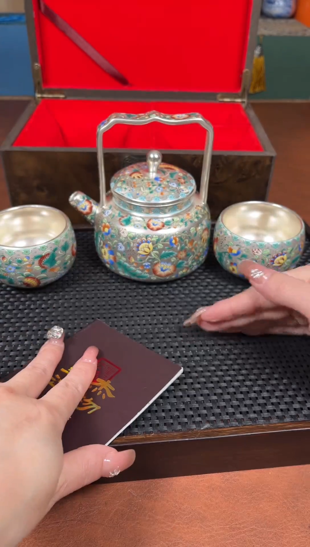 银壶配两银杯礼盒包装