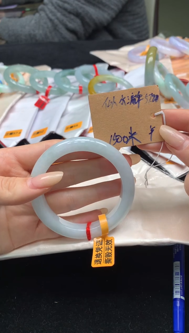 未镶嵌手镯翡翠似**年天然A货翡翠