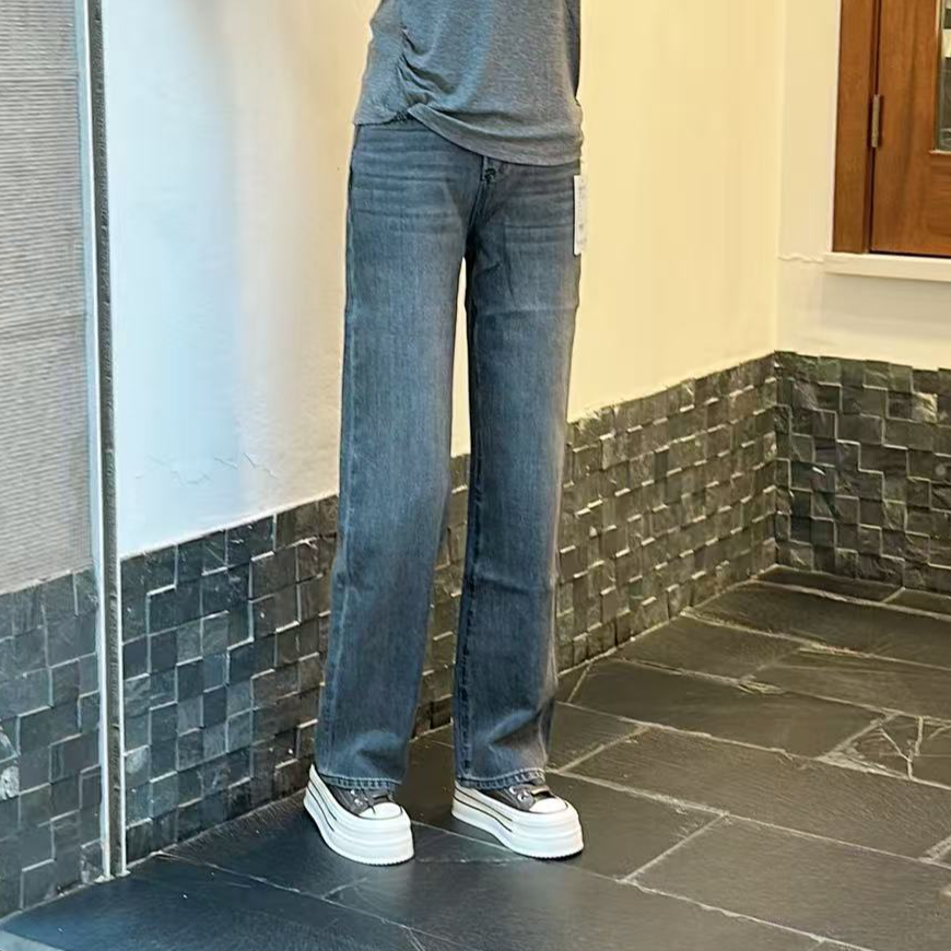 灰色红标直筒牛仔裤#百搭修身