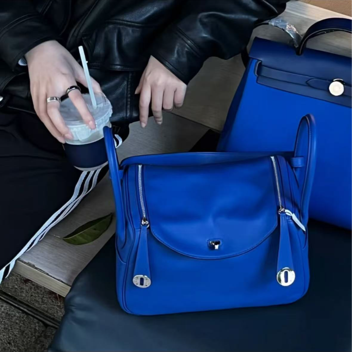 99新 Hermes/爱马仕 lindy26 皇家蓝银扣 TC皮U刻 / 单肩包