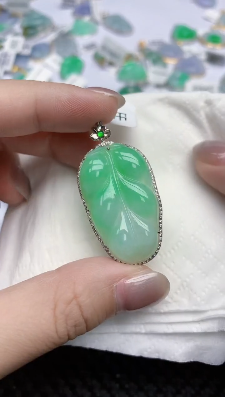 【闪购商品】翡翠颈饰18K金镶嵌天然翡翠A货