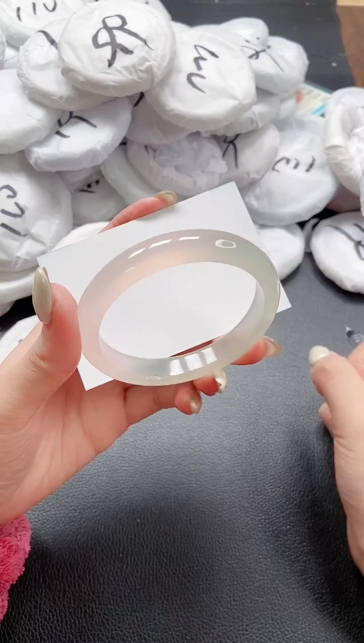 【闪购商品】石英质玉手镯未镶嵌 7L273-58