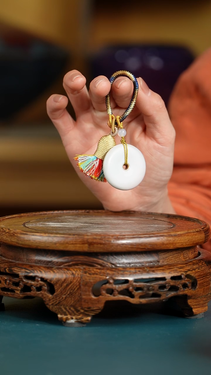 吊坠000000000000004