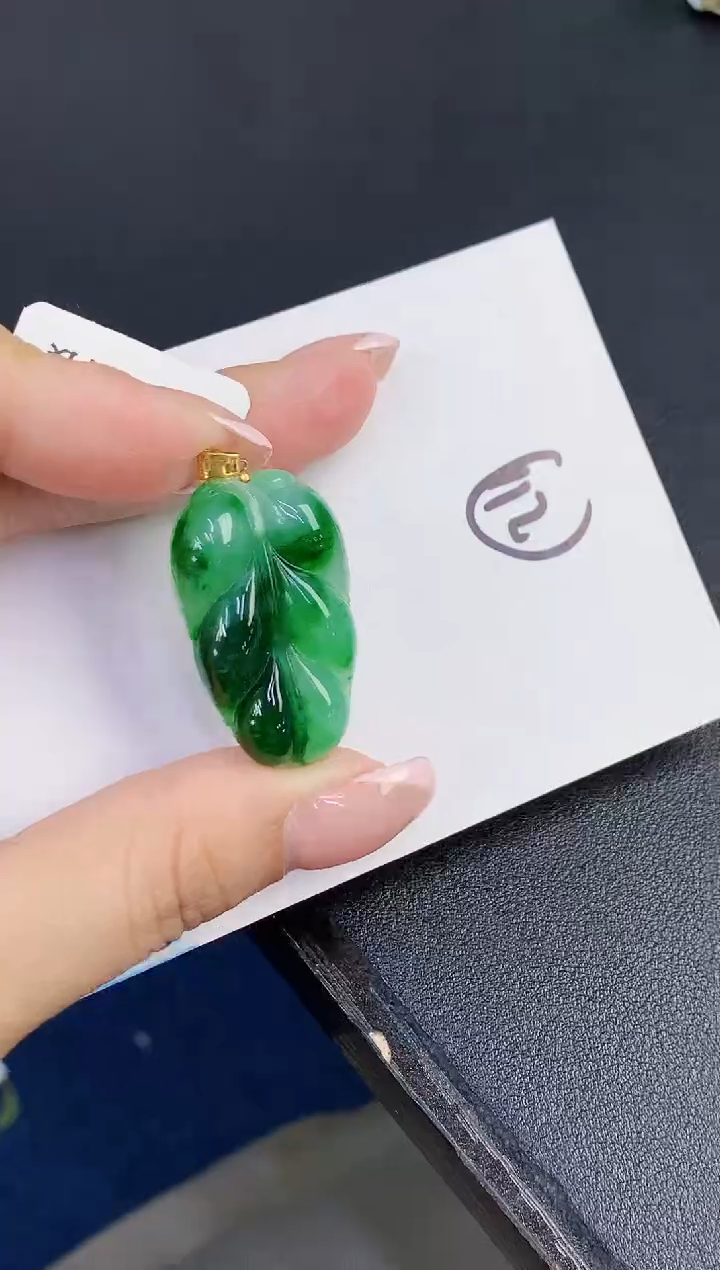 翡翠18K金镶嵌颈饰缅甸天然翡翠A货